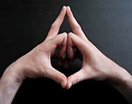 mudra triangular